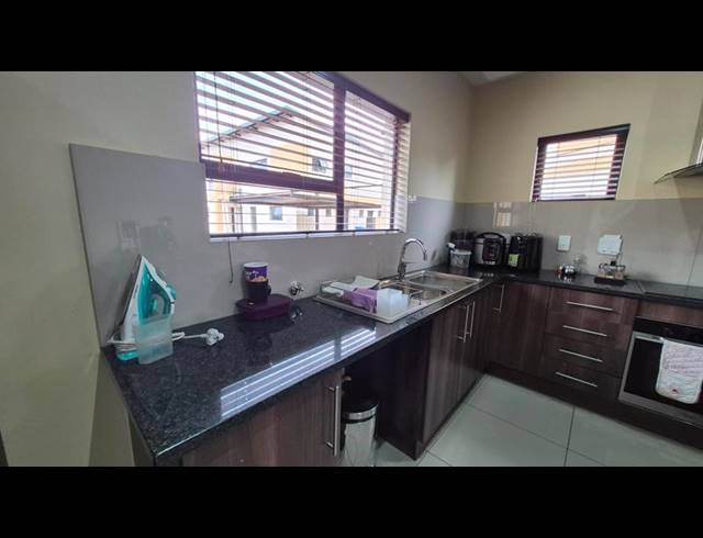 3 BEDROOM TOWNHOUSE FOR SALE IN RASLOUW GARDENS